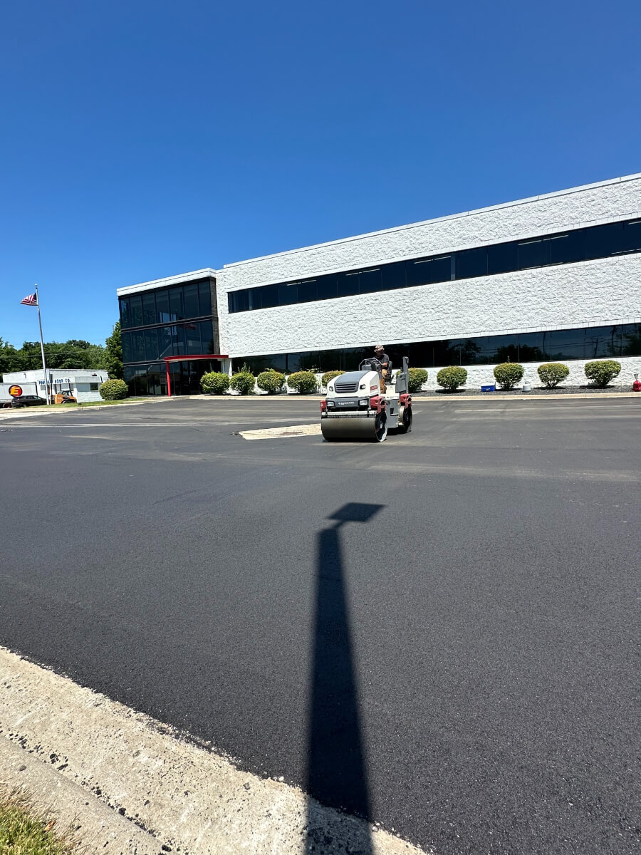 parking lot paving bloomfield hills mi 14